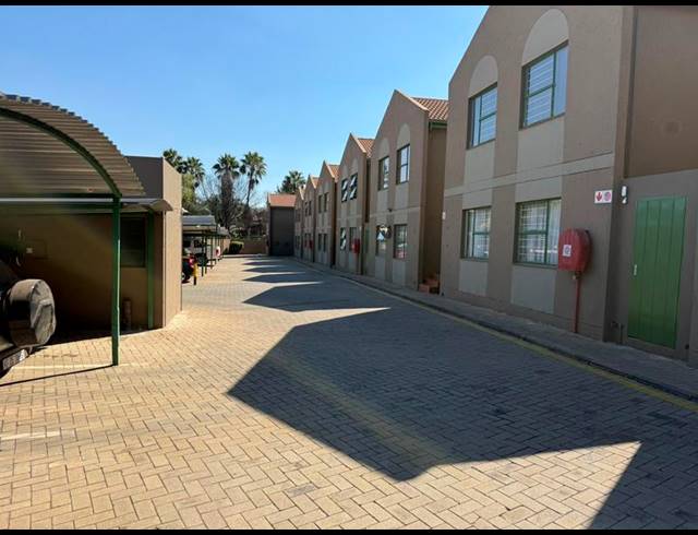 3 BEDROOM APARTMENT FOR SALE IN ELDORAIGNE